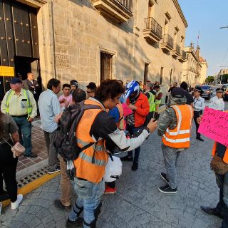 Motociclistas protestan en el Congreso por aumento al refrendo