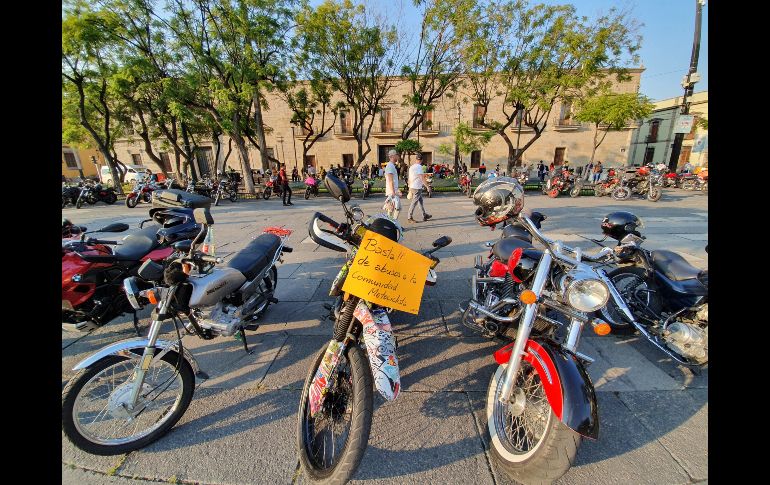 Motociclistas protestan en el Congreso por aumento al refrendo