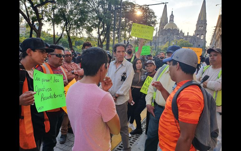 Motociclistas protestan en el Congreso por aumento al refrendo