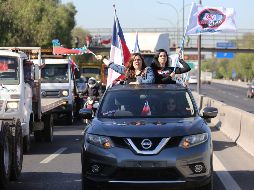 Transportistas y automovilistas protestaron ayer contra las tarifas de peaje. EFE/E. González