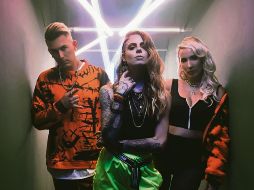 La intérprete (al centro), al lado de Domino Saints, promete dejar por todo lo alto a la escena de la música latina. ESPECIAL