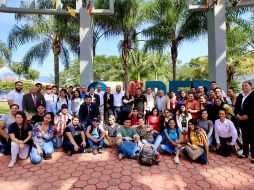 Parte de la comunidad universitaria del CUCSur. TWITTER/rvillanueval