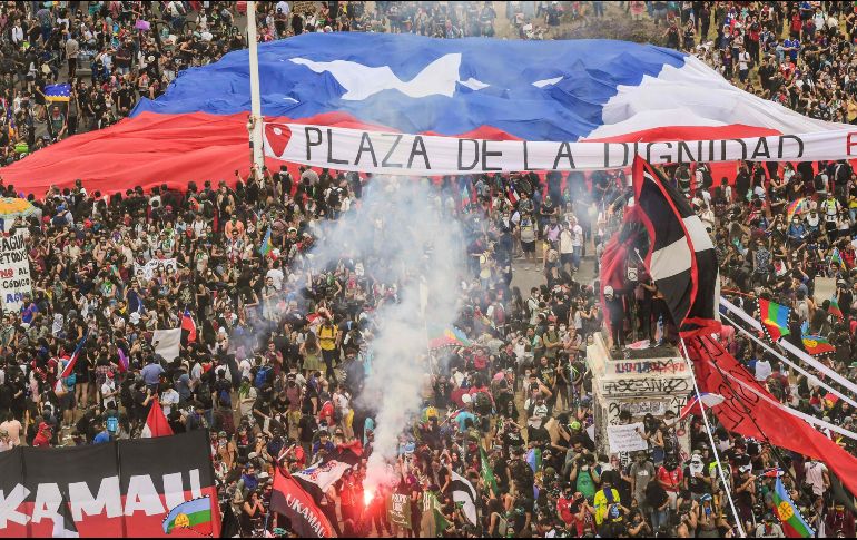 Jóvenes volvieron a tomar las calles de la ciudad de Santiago. AFP/M. Bernetti