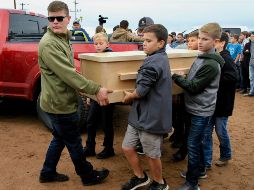 Familiares y amigos trasladaron los féretros de los miembros asesinados de la familia LeBarón para darles sepultura en el municipio de Galeana, Chihuahua, en un ambiente permeado de tristeza. NTX / J. Lira