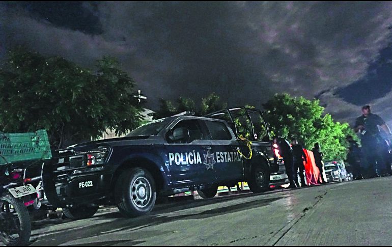 Militares resguardan la zona donde fallecieron los elementos. EFE