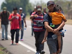 Cabe recordar que la Caravana del Migrante saldrá de Laredo a Jalpan el próximo 17 de diciembre, con la participación esperada de entre mil 500 y dos mil paisanos viajando en unas 500 unidades. AP / ARCHIVO