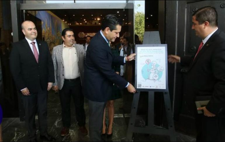 También se otorgará una historieta para ejemplificar problemas éticos comunes y una guía práctica de 10 pasos para impulsar una política de integridad empresarial. TWITTER / @garzamarin