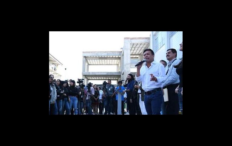 De acuerdo con el alcalde, ha sido informado que en un plazo de aproximadamente ocho meses quedará concluida dicha construcción.