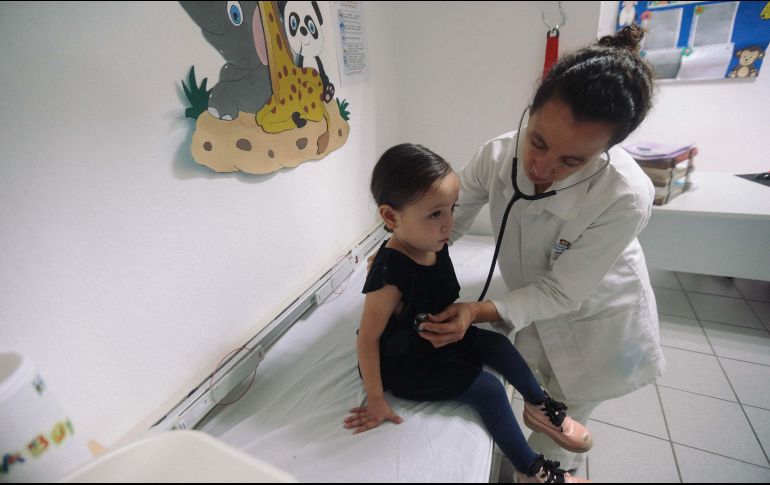 Enfermeras, maestras, cocineras, nutriólogas y pediatras brindan atención a los menores. EL INFORMADOR/G. Gallo