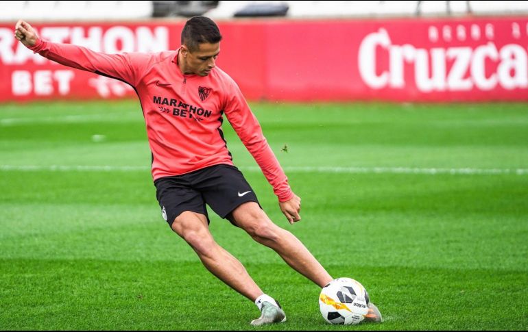 El tapatío no disputó ningún minuto del juego en el que su equipo derrotó a los béticos 2-1. TWITTER / @SevillaFC