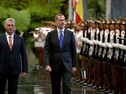 En la sede del Consejo de Estado, el mandatario español pasó revista al batallón de ceremonias de las Fuerzas Armadas Revolucionarias. AFP / Y. Lage