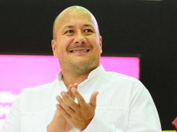 Alfaro aseguró que no se dejarán almacenadas placas del anterior diseño, sino que se agotó el lote que había. TWITTER / @EnriqueAlfaroR