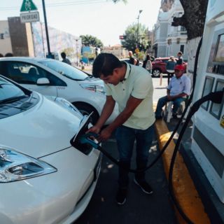 El tirón del coche eléctrico puede estancar la demanda petrolera desde 2030
