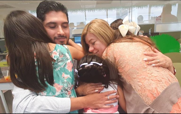 Los padrinos mencionaron que siempre las seguirán amando y que lo ideal sería que regresaran con su madre biológica. EL INFORMADOR / P. López