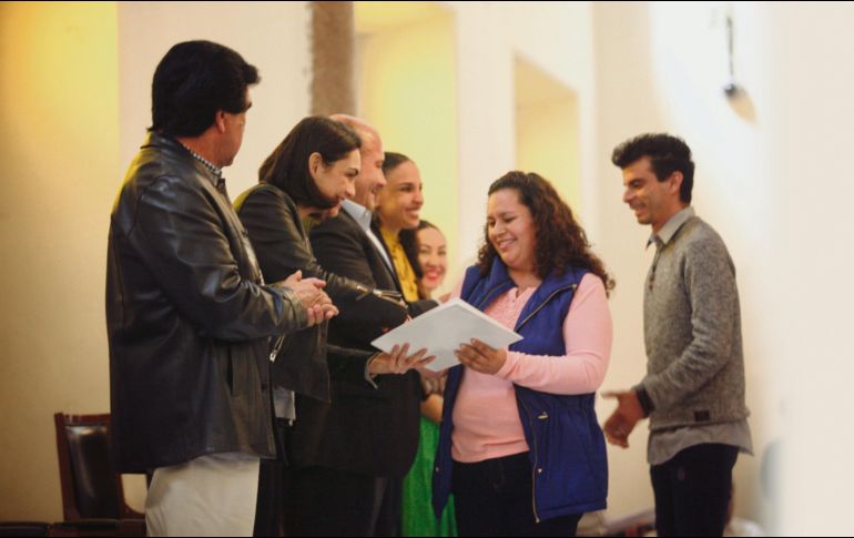 Autoridades otorgaron los estímulos para apoyar la cultura del Estado. CORTESÍA