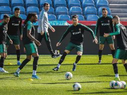 Cristiano Ronaldo (centro) encabeza al equipo de Portugal que busca su boleto para el mayor torneo continental de Selecciones. AFP