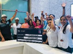 Ayer se entregó un cheque por 10 mil dólares al DIF Municipal. NOTIMEX