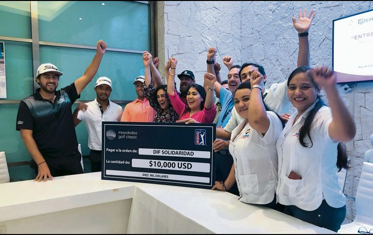 Ayer se entregó un cheque por 10 mil dólares al DIF Municipal. NOTIMEX