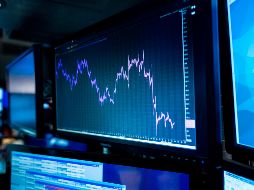 Los mercados bursátiles trabajan en medio de la incertidumbre sobre temas comerciales de Estados Unidos y China. AFP/J. Eisele