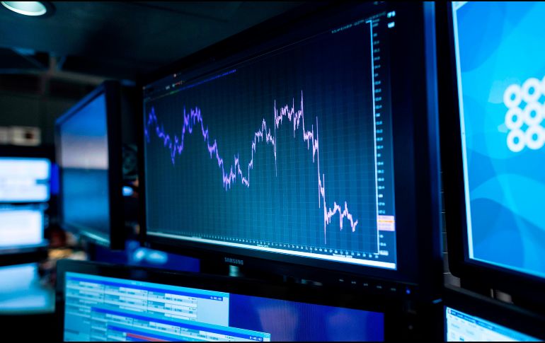 Los mercados bursátiles trabajan en medio de la incertidumbre sobre temas comerciales de Estados Unidos y China. AFP/J. Eisele