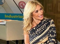 Adela se encuentra trabajando en un proyecto de periodismo digital llamado 