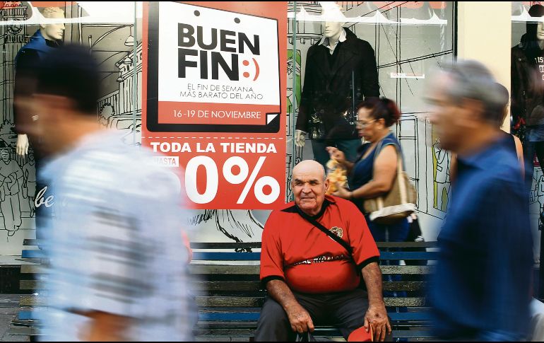 Expertos recomiendan planear bien las compra para evitar crisis en la economía familiar. EL INFORMADOR