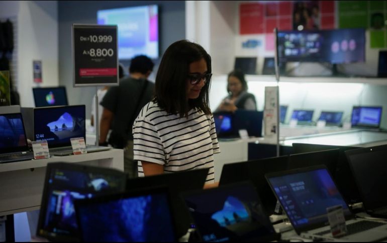 Para realizar la compra, Paola aprovechó el primer día del Buen Fin. EL INFORMADOR / F. Atilano