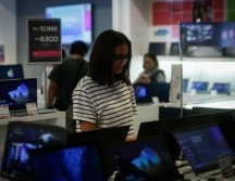 Para realizar la compra, Paola aprovechó el primer día del Buen Fin. EL INFORMADOR / F. Atilano