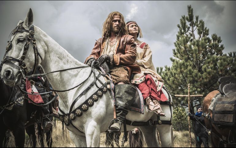 Serie. Escena con Pedro de Alvarado y Tecuelhuetzin. En la imagen de la derecha, el actor Antonio Trejo como Cuitláhuac. CORTESÍA