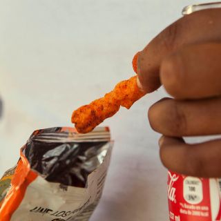 Malos hábitos alimenticios podrían afectar salud mental