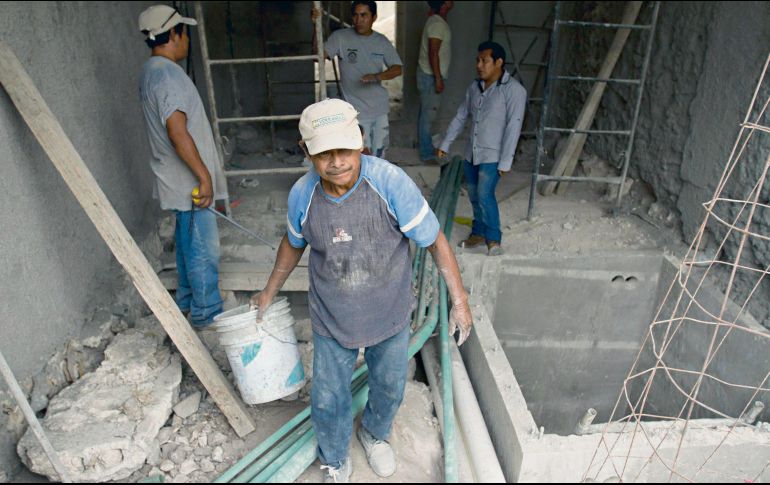 Hay 10.6 millones de trabajadores que desempeñan su empleo en condiciones críticas. NOTIMEX/Archivo