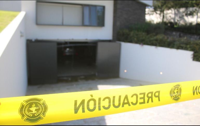 La explosión logró afectar las dos plantas superiores, al reventar las puertas y las ventanas del domicilio. ESPECIAL / Protección Civil Zapopan