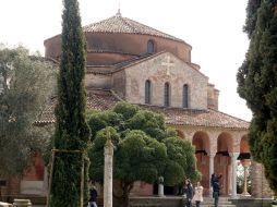 La Iglesia de Santa Maria Assunta fue limpiada con agua dulce, pero tomará tiempo evaluar la magnitud de los daños, pues la sal es muy corrosiva y es absorbida por los materiales. AP / ARCHIVO