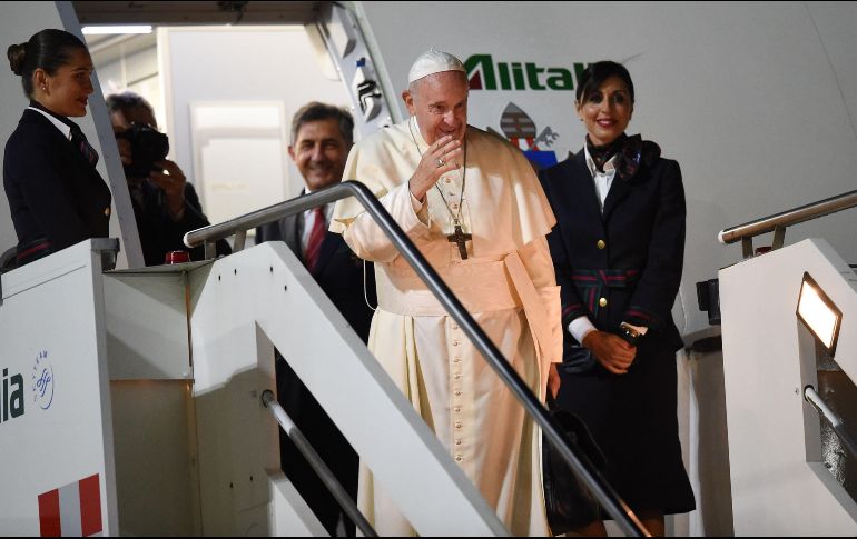 El avión despegó de Roma a las 19:00 locales y deberá aterrizar el miércoles en Bangkok cerca del mediodía hora local. AFP/F. Monteforte