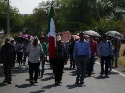 Al llegar a las instalaciones del aeropuerto, los ejidatarios caminaron en los pasillos de afuera y gritaban consignas como “SCT eres un bandido cosechas tus millones robándole al ejido”. EL INFORMADOR/ ARCHIVO