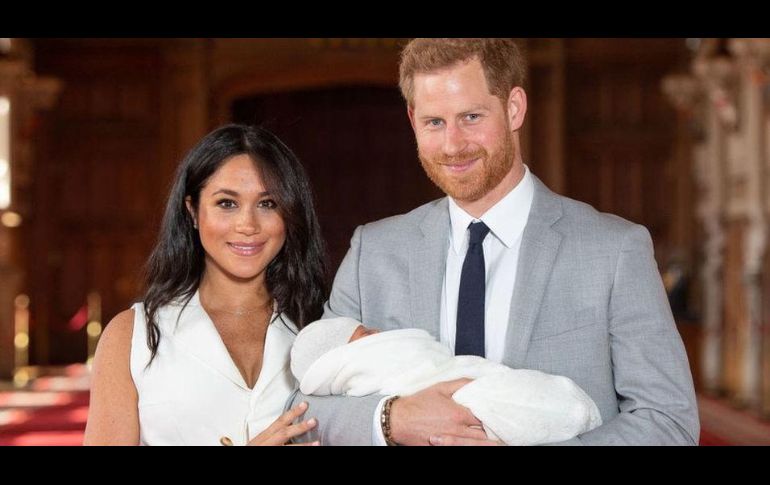 Internautas buscan adquirir las prendas que más se asemejen al estilo de Markle (i). EFE/ARCHIVO