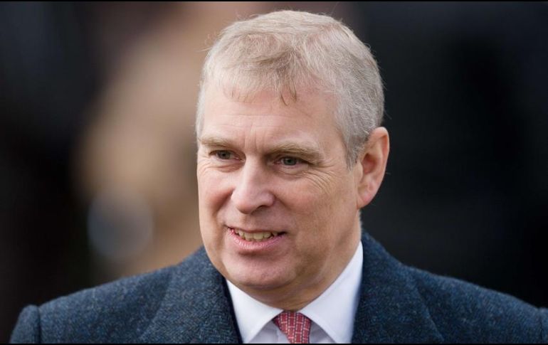 El duque de York, de 59 años, admite en un comunicado que sus circunstancias personales han supuesto un 