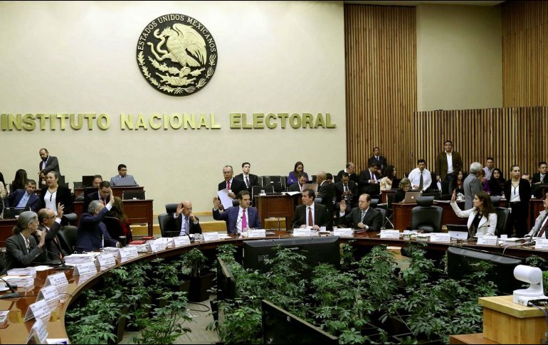 La medida salva al PRI de pagar una multa por 69.3 millones de pesos y Morena por casi ocho millones de pesos. NTX / ARCHIVO
