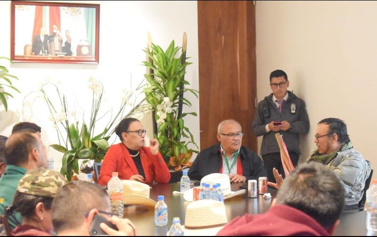 Aspectos del diálogo que sostiene Rosa Icela Rodríguez con líderes campesinos. TWITTER/@SeGobCDMX
