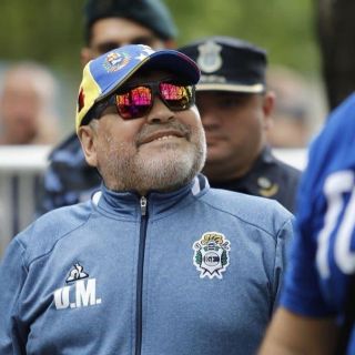 Maradona continuará al frente del Gimnasia