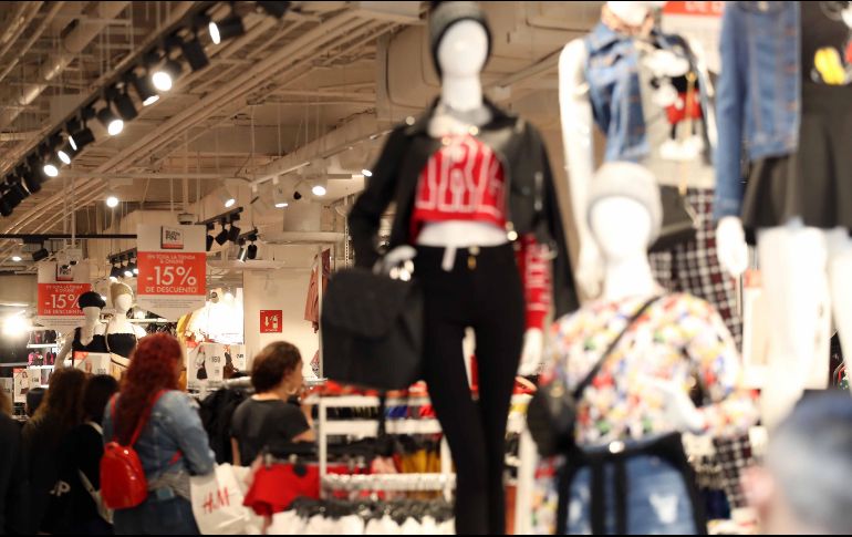 La mayoría de usuarios aún compraron en tiendas físicas este Buen Fin. SUN/Archivo