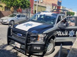 Una unidad de la Policía Municipal arribó al número 43 de la Avenida del Parque, al cruce con Hidalgo, donde se reportó una persona inconsciente. EL INFORMADOR / S. Blanco