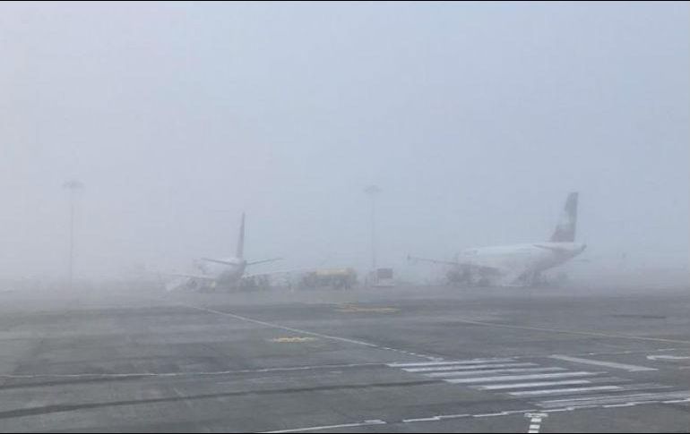 La Guardia Nacional Carreteras, informó mediante su cuenta de Twitter, que alrededor de las 8:00 horas se habría suspendido las operaciones de aterrizaje en el aeropuerto. TWIITER/ @GN_Carreteras