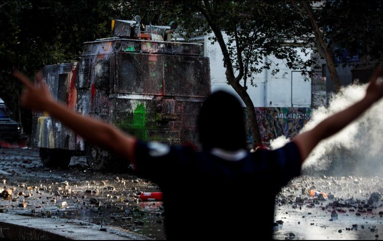 Las manifestaciones en Chile comenzaron a mediados de octubre pasado en contra del incremento en el costo del pasaje del Metro. EFE/ A. Valdes