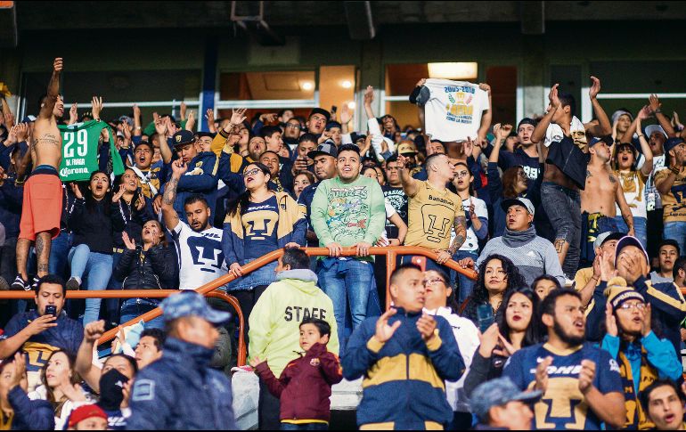 Los seguidores auriazules reclamaron airadamente a su equipo. EL INFORMADOR / F. Atilano