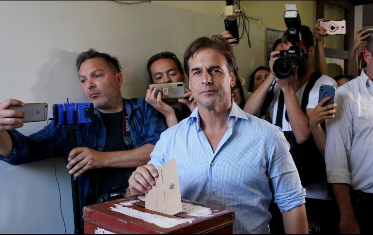 El opositor Luis Lacalle Pou vota hoy en Canelones. AP/M. Campodonico