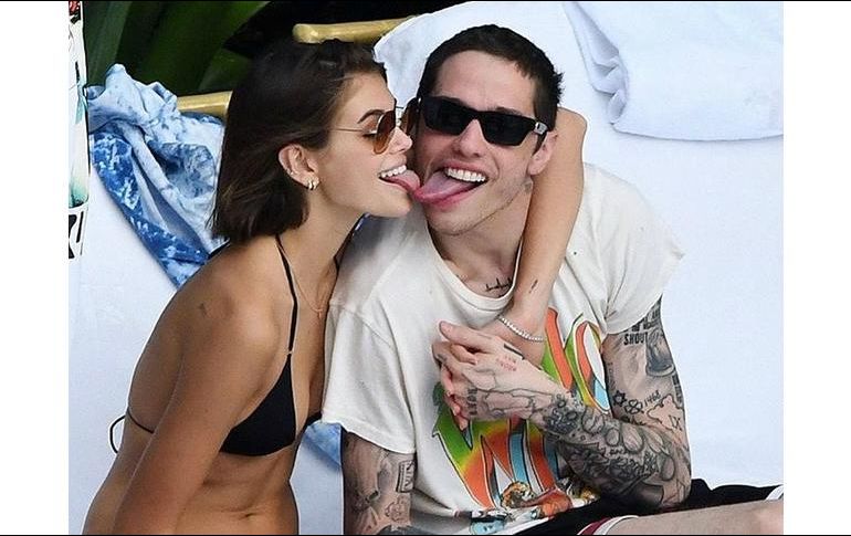 Gerber y Davidson fueron fotografiados dándose un beso de lengua. INSTAGRAM / entscoop