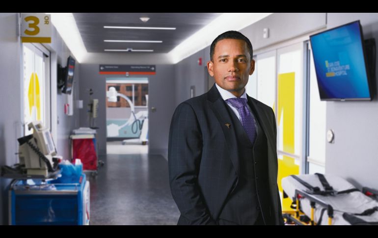 El histrión posa en una escena de la serie de televisión: “The Good Doctor”. CORTESÍA