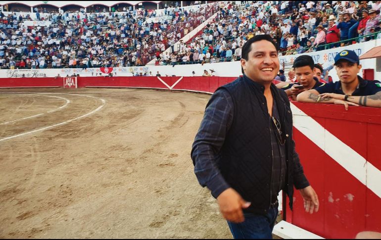 El cantante pasó la tarde del domingo en la Plaza de Toros Nuevo Progreso. EL INFORMADOR / G. Gallo