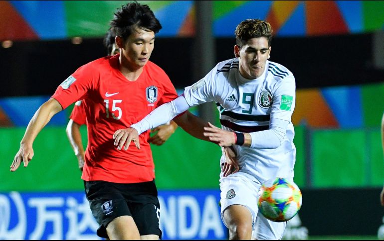 Muñoz tomó el balón en media cancha, avanzo hasta los linderos del área, y con la marca de los defensores nipones encima mandó un disparo colocado que alojó el balón en el fondo de la portería. IMAGO7 / ARCHIVO